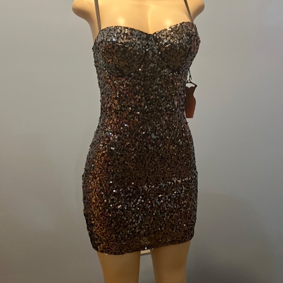 Juniors' Sequin Open-Back Mini Dress - Picture 3 of 4
